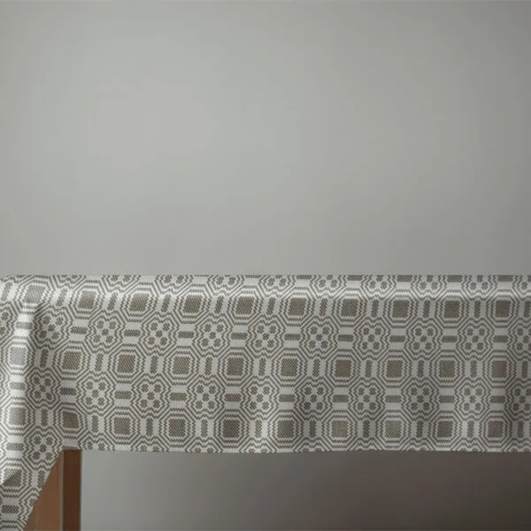 Fata de masa rustica