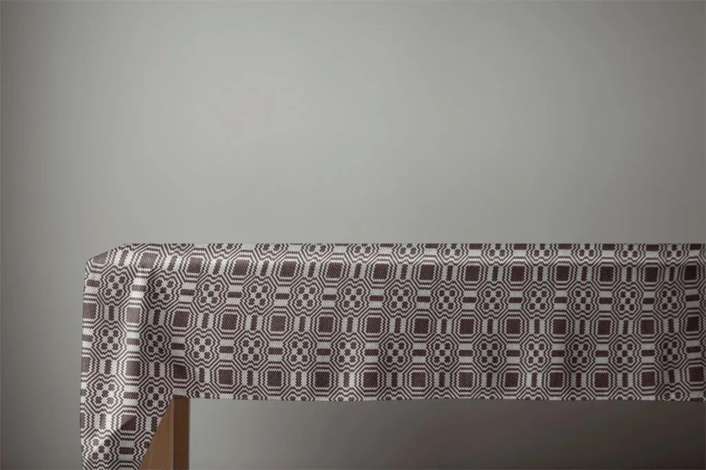 Fata de masa rustica